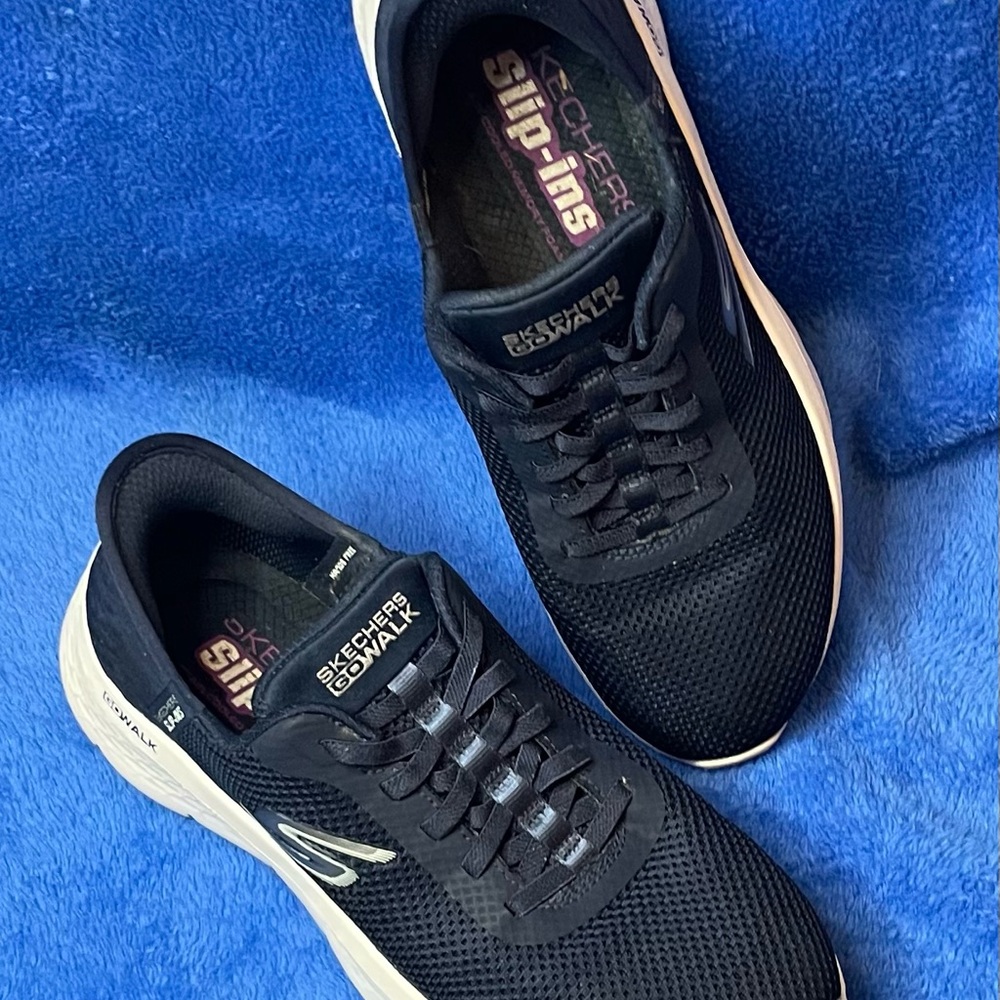 Like New Skechers Slip-Ins Go Walk size 8 WOMENS